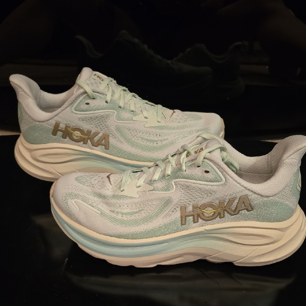 Hoka Clifton 10